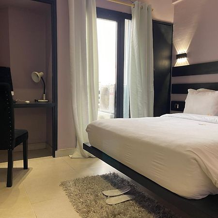 Hotel Vendome Douala Bagian luar foto