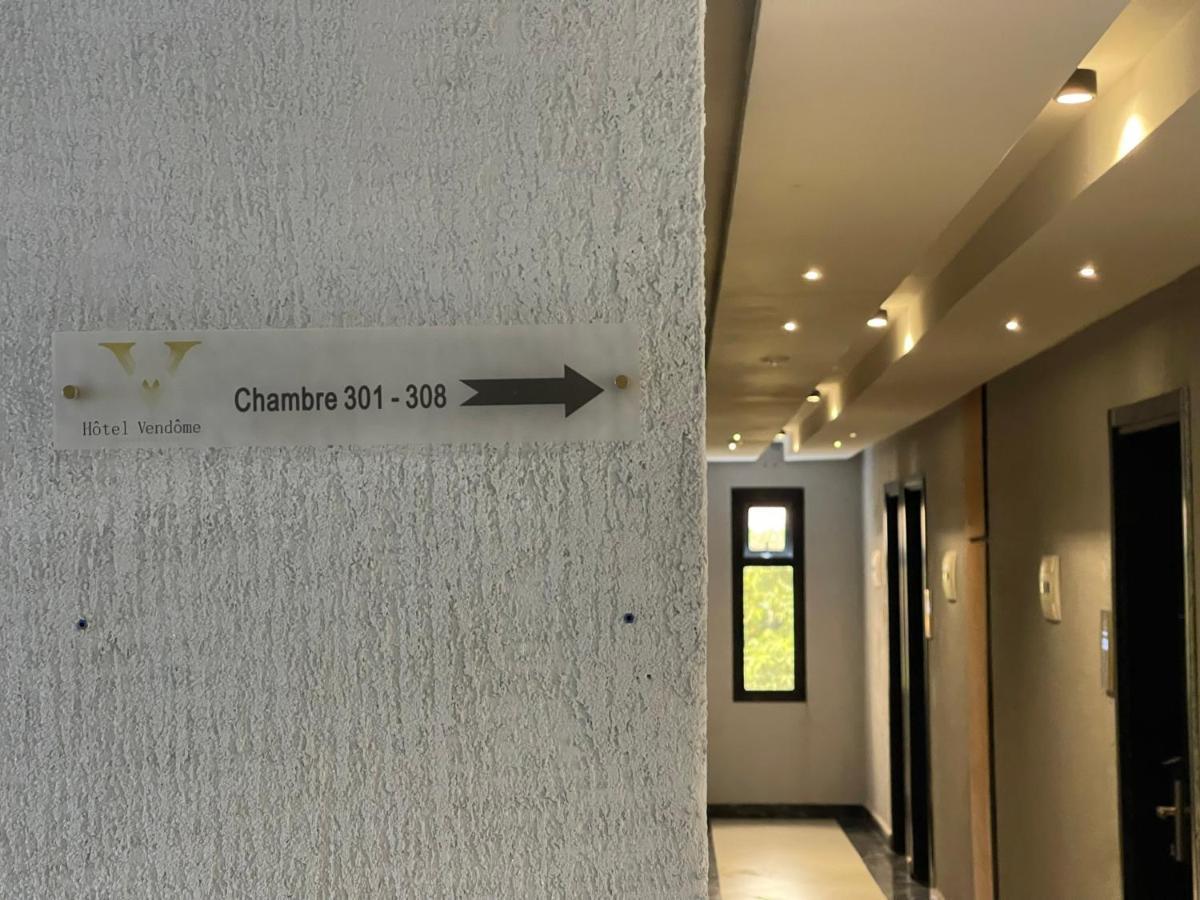 Hotel Vendome Douala Bagian luar foto