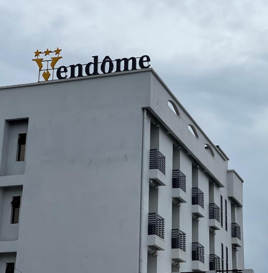 Hotel Vendome Douala Bagian luar foto