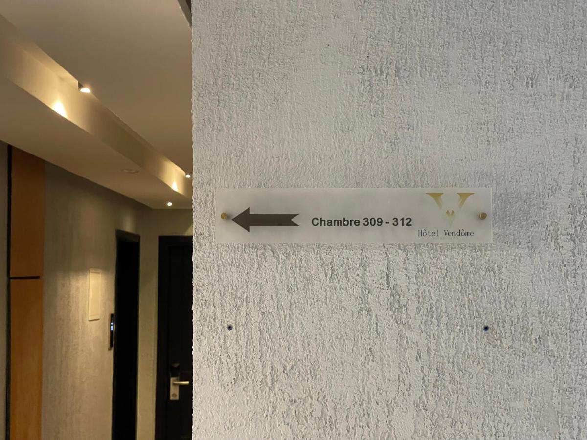Hotel Vendome Douala Bagian luar foto