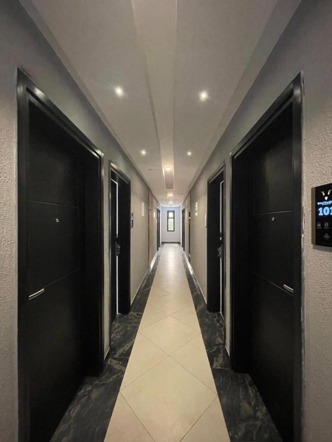 Hotel Vendome Douala Bagian luar foto