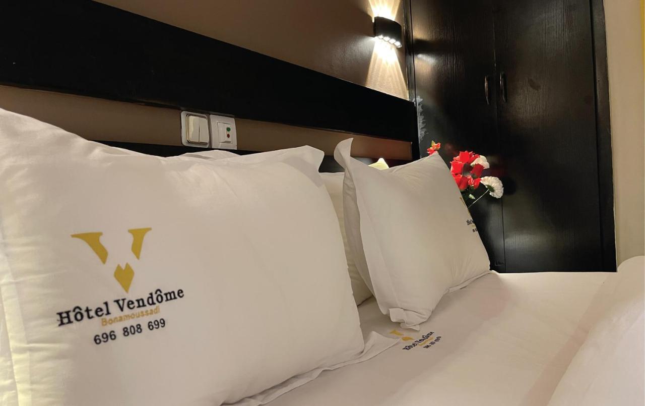 Hotel Vendome Douala Bagian luar foto