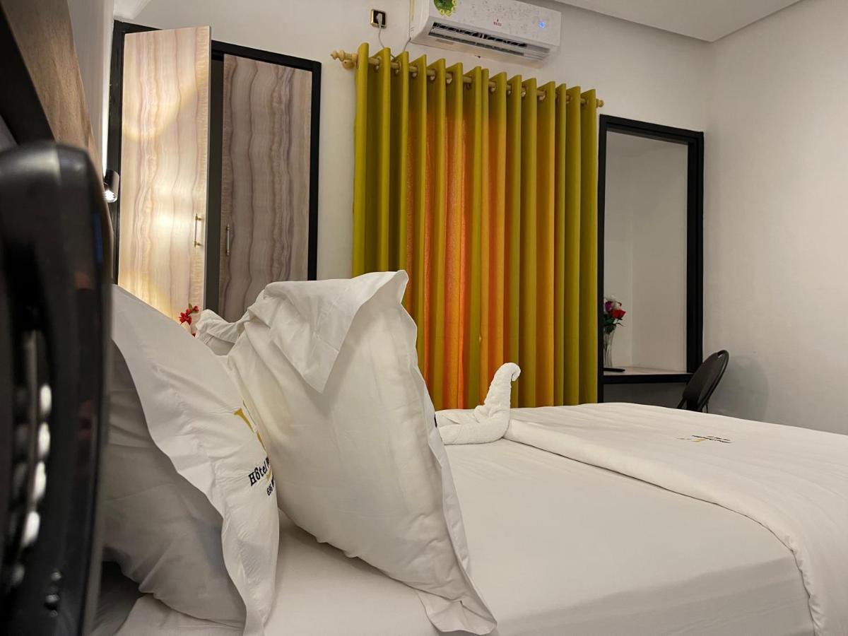 Hotel Vendome Douala Bagian luar foto