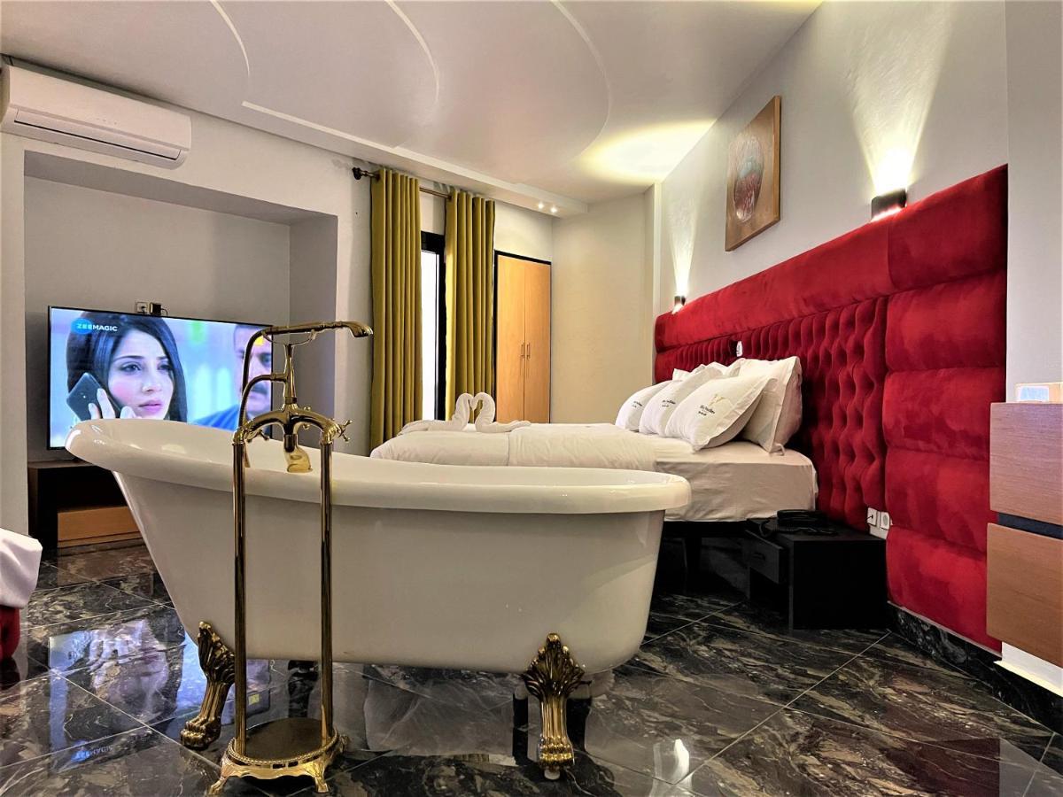 Hotel Vendome Douala Bagian luar foto