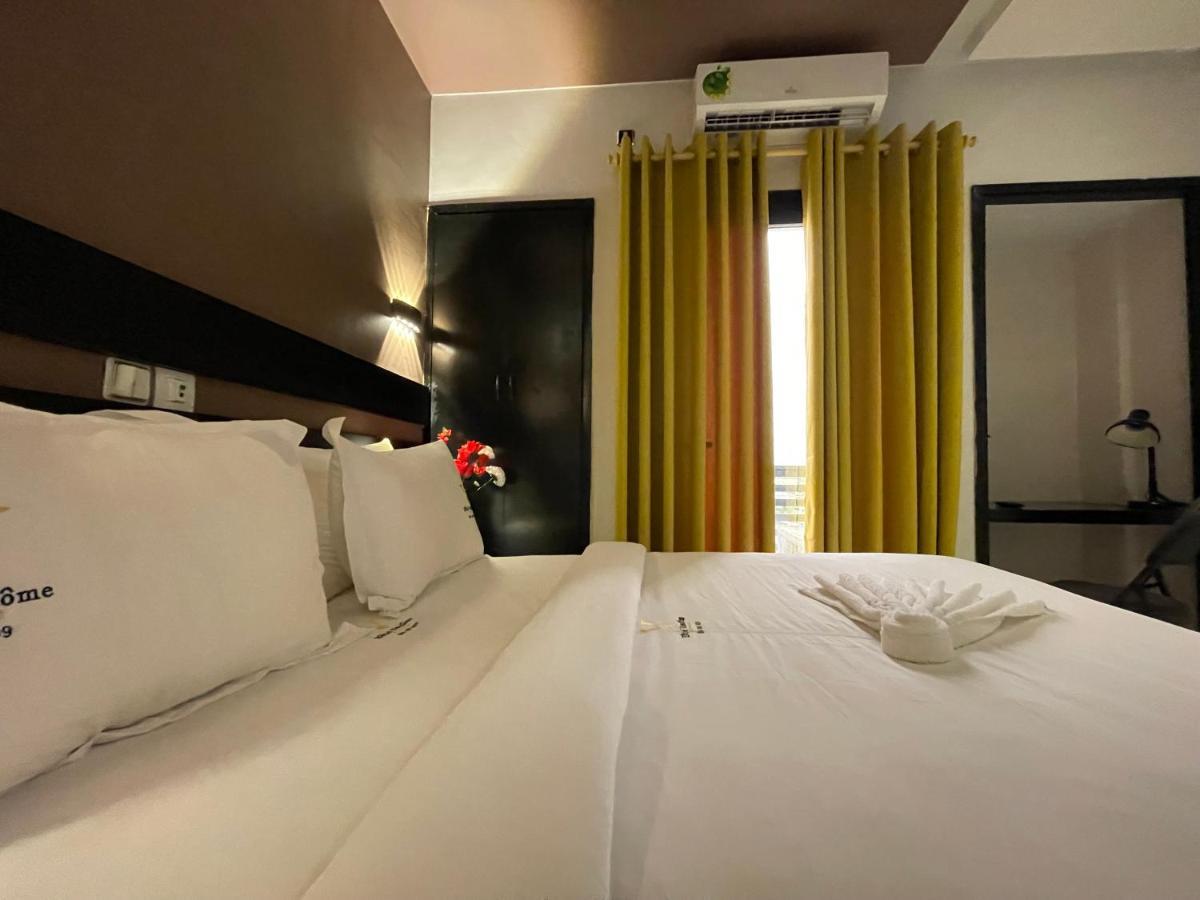Hotel Vendome Douala Bagian luar foto