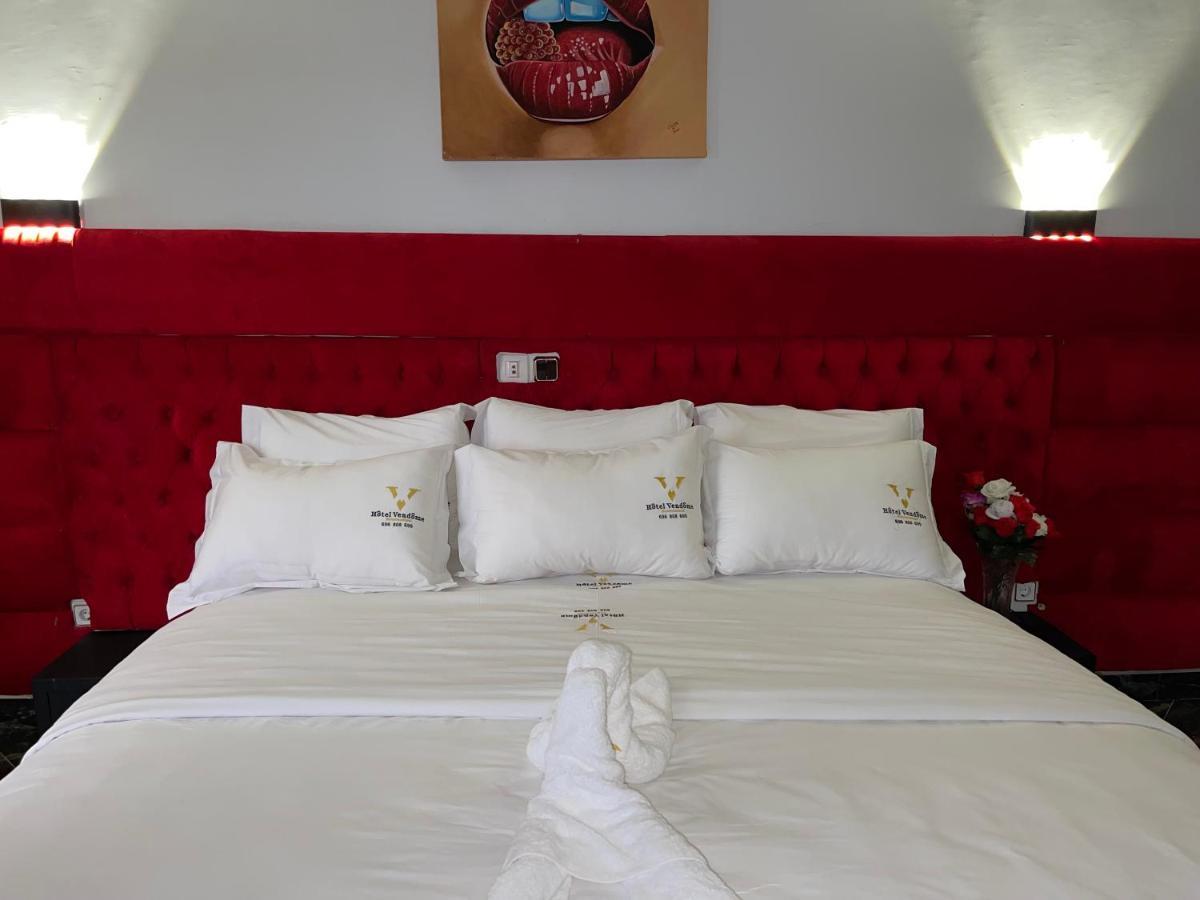 Hotel Vendome Douala Bagian luar foto